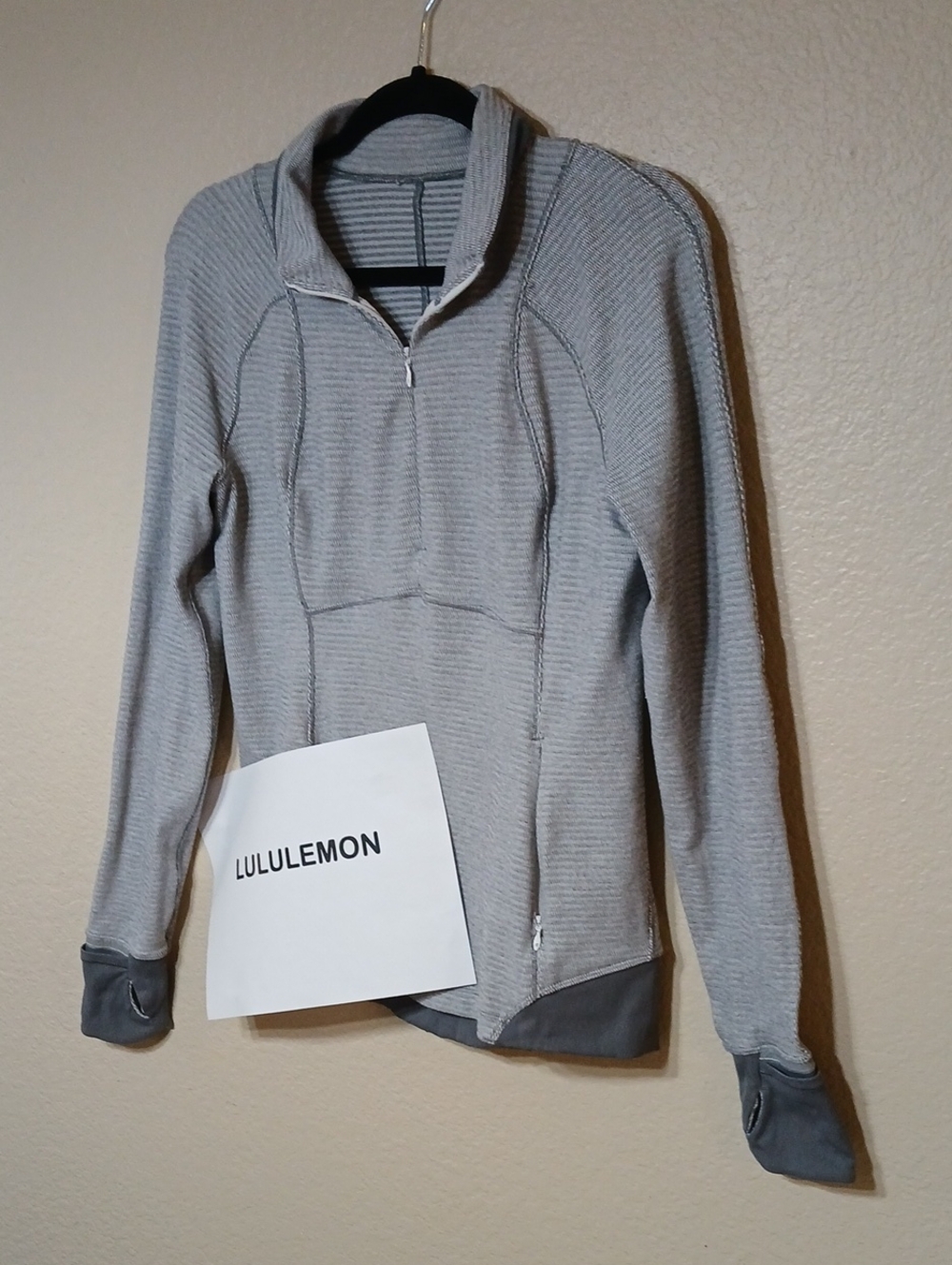 LULULEMON SPORTS TOP - Picture 12 of 12